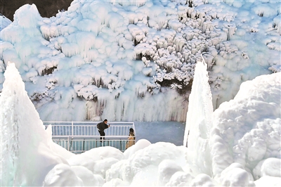 打卡冰瀑景觀 體驗特色民宿