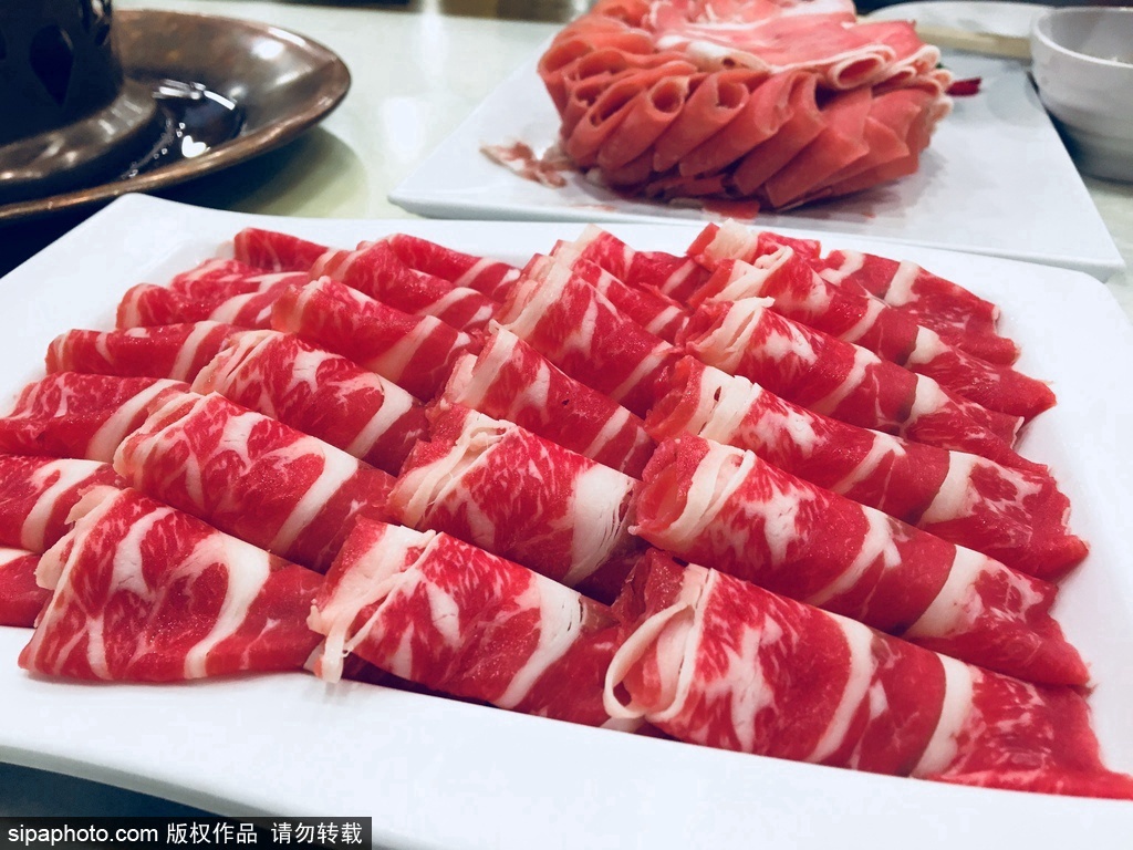 涮火锅新鲜羊肉摄影图__传统美食_餐饮美食_摄影图库_昵图网nipic.com