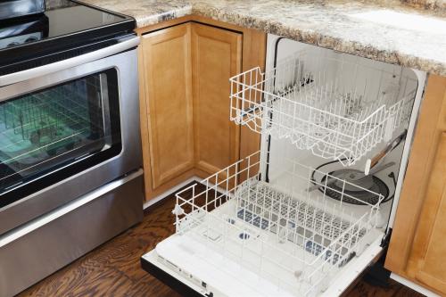 家庭“新三大件”：洗碗机、智能马桶、电竞椅